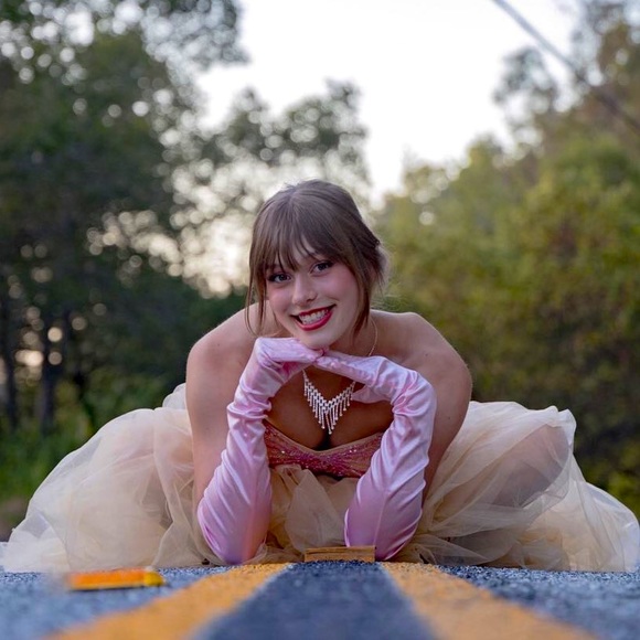 Meet your Posher, Sophie - Picture 1 of 2